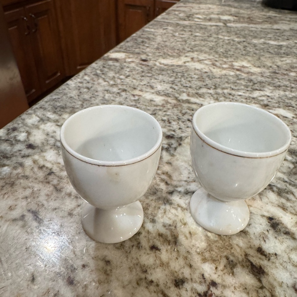 Vintage Moss Rose Porcelain Footed Egg Cups with Gold Trim - Set of 2 - Picture 3 of 5